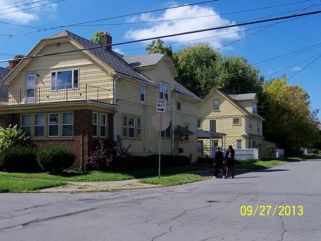 Building Photo - 60 Freund St