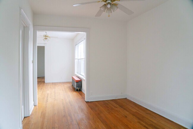 Foto del edificio - Southport Corridor - 1 Bed / 1 Bath - Heat Included