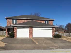 Building Photo - 1257 E Lakewood St