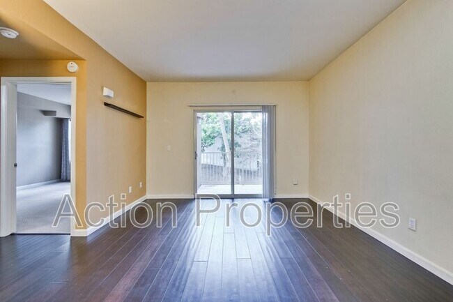 Foto del edificio - 2255 Showers Dr