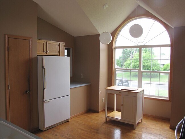 Foto del edificio - 4Bd*2Ba House in Farmington/Lakeville/AV Area! Avail. May 1st.
