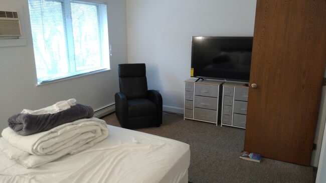 Foto del edificio - 4 Pine Brook Ln