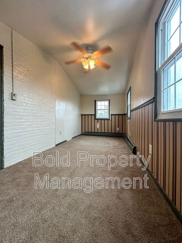 Building Photo - 816 S Railroad St