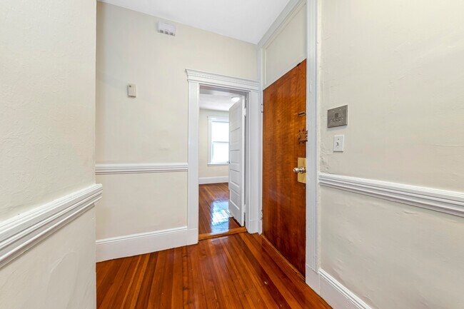 Building Photo - 46 Brackett St