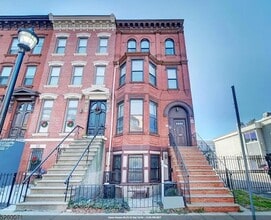 Building Photo - 557 Bramhall Ave