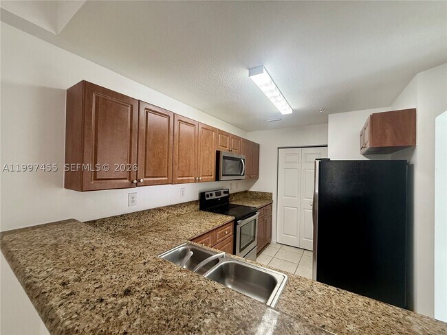 Foto del edificio - 962 SW 143rd Ave