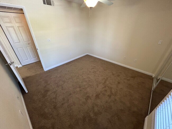 Building Photo - 2 BEDROOM / 2 FULL BATHROOMS LOCATES ON JO...