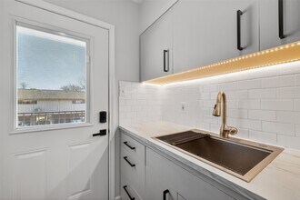Building Photo - 1811 Stoney Brook Dr