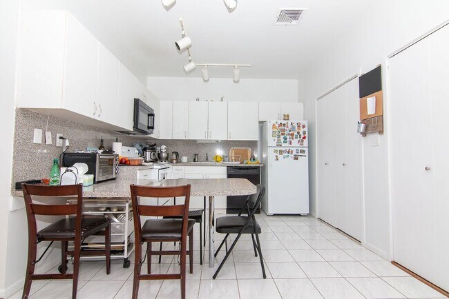 Foto del edificio - 75 Liberty Ave