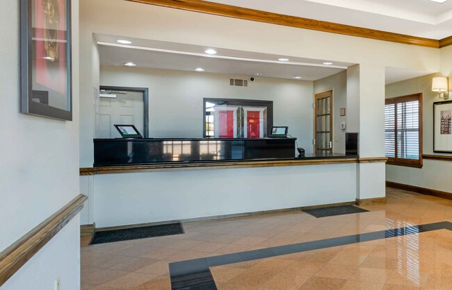 Lobby and Guest Check-in - Furnished Studio - Lenexa