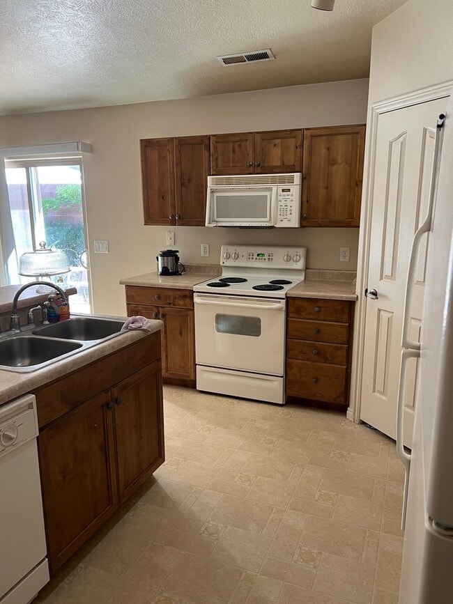 Foto del edificio - Great 3 bedroom 2 bath home in St George!