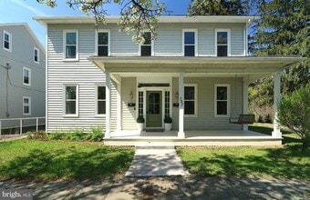 Building Photo - 737 N Allegheny St