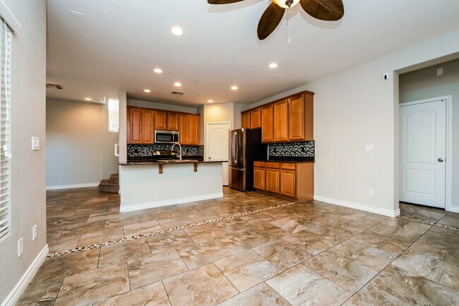 Foto del edificio - 4505 Harbison Canyon Ct