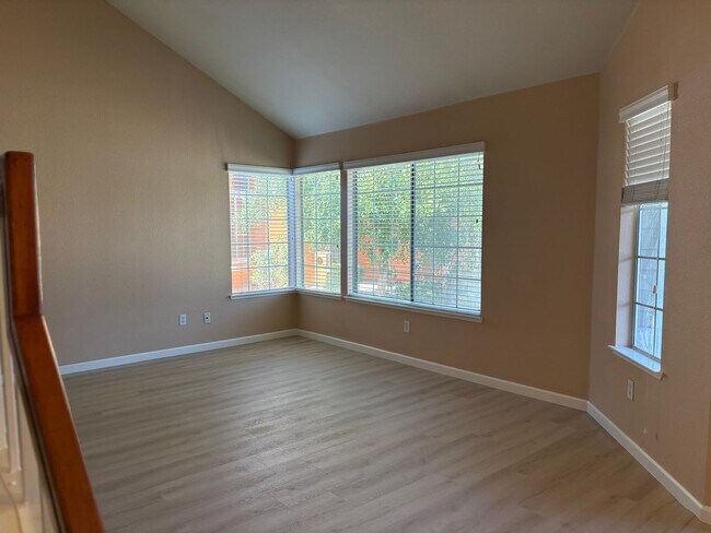 Foto del edificio - 4 Bed, 2.5 Bath Rent Ready Home In Antioch