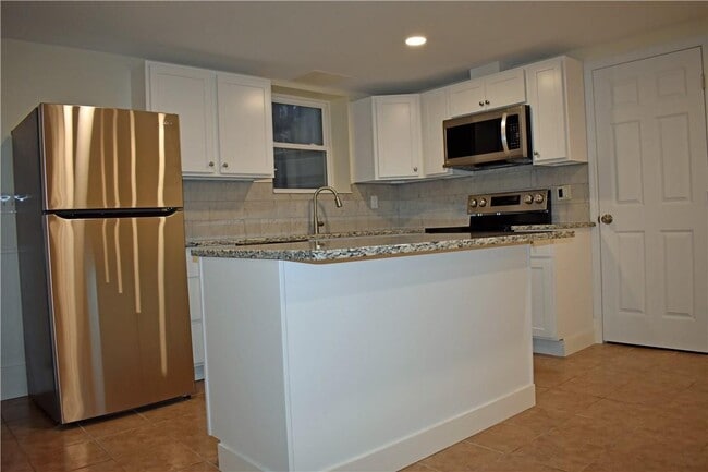 Building Photo - 33 E Vacation Dr