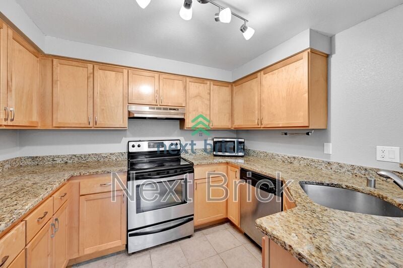 Primary Photo - 10015 NE 120th Ln