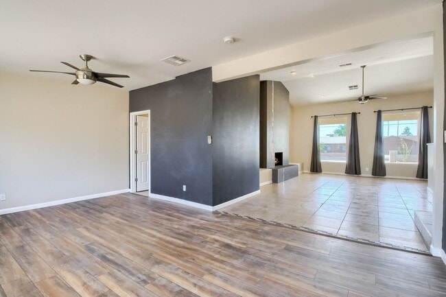 Building Photo - 2618 E Sweetwater Ave