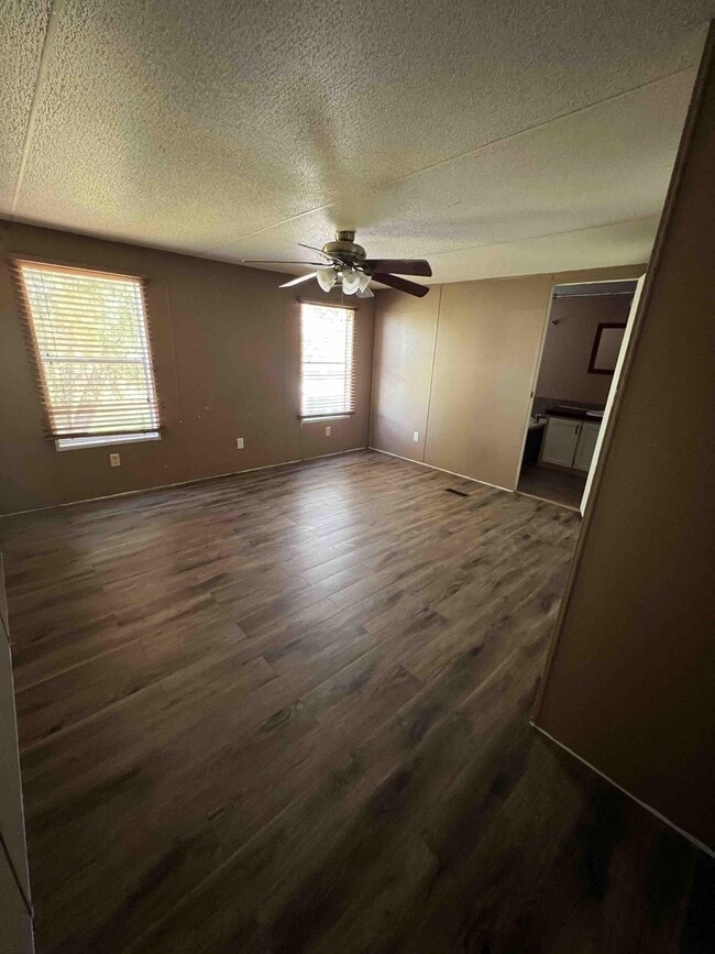 Foto del edificio - 2413 Salmon St