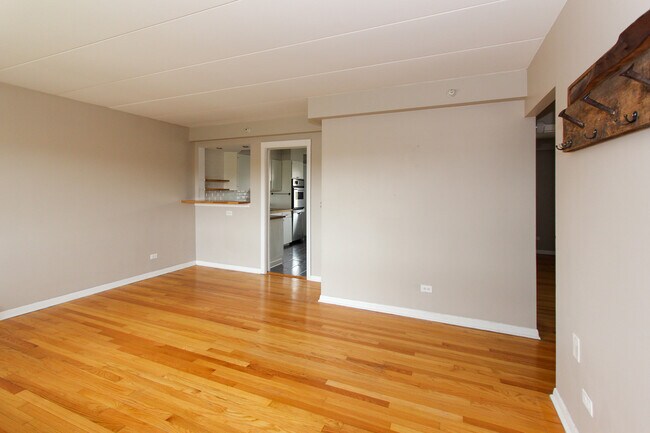Building Photo - 202 N Salem Ave