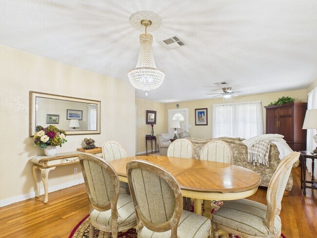 Foto del edificio - Quiet home in the central part of town