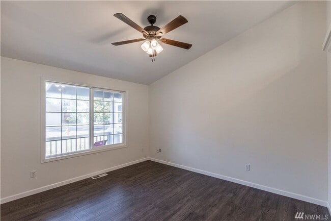 Building Photo - Spacious 3 Bed/2.75 Bath Home in Arlington...