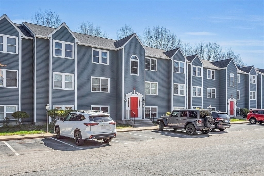 35 School St Unit 18, Dracut, MA 01826 Condo for Rent in Dracut, MA