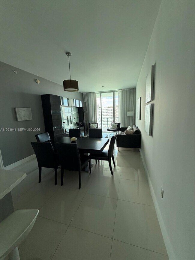 Foto del edificio - 7930 East Dr