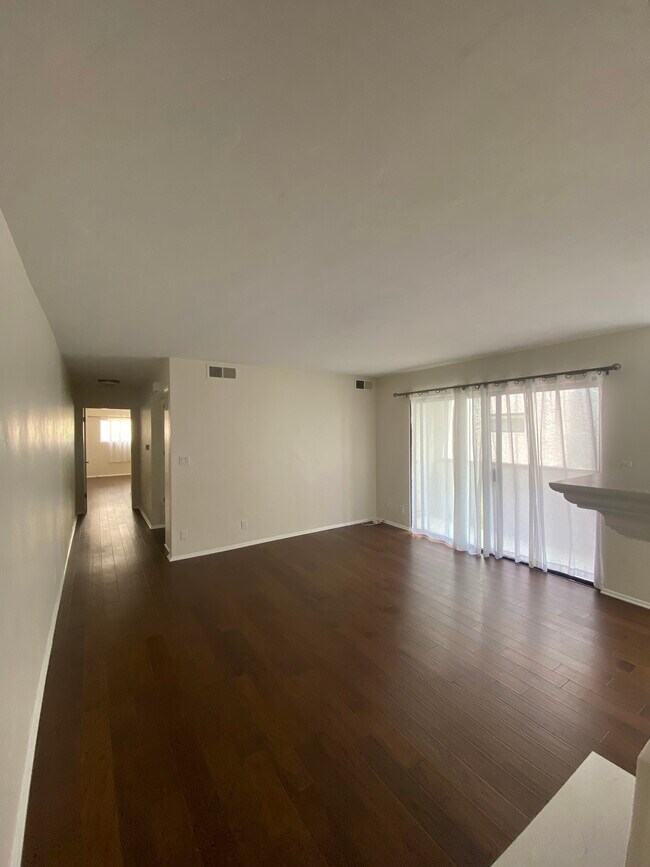 Sala de estar - 1321 California Ave