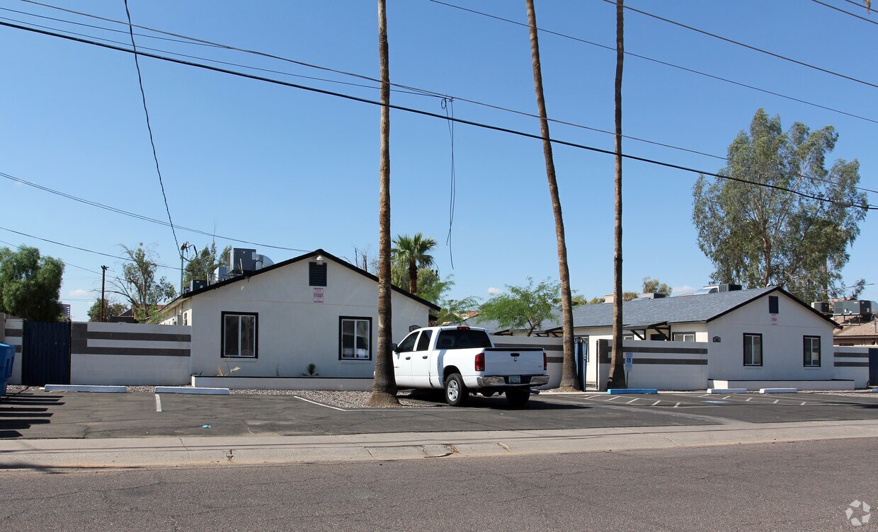 Primary Photo - 907 & 911 E. Turney