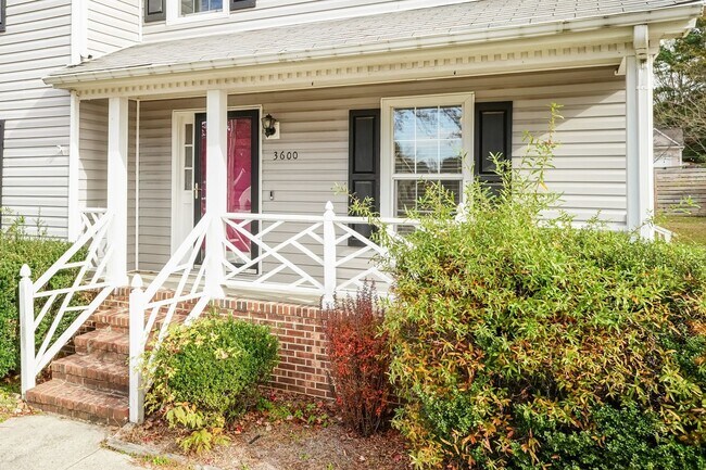 Foto del edificio - Three Bedroom Home!