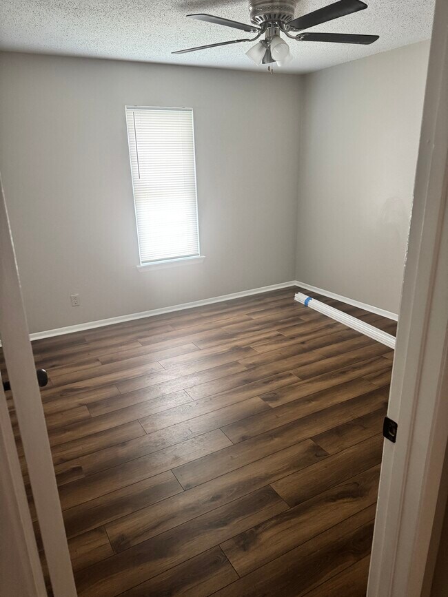 Building Photo - 115 Township Ln