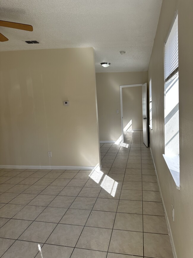 Entrance/Living Room - 9243 A Overlook Dr.