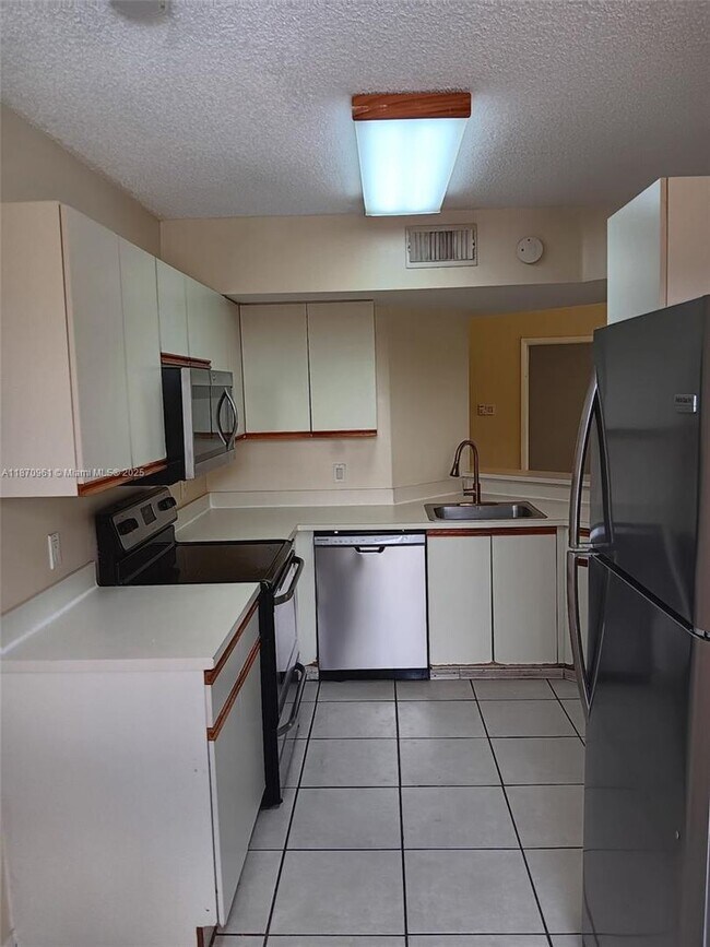 Foto del edificio - 8821 Wiles Rd