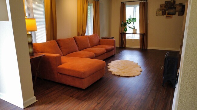 Foto del edificio - 6684 N Windfield Ave