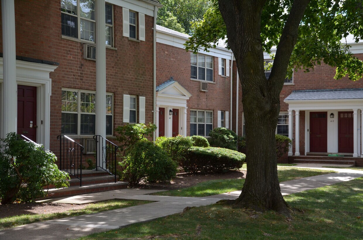 Summit Manor Apartments in Hackensack, NJ