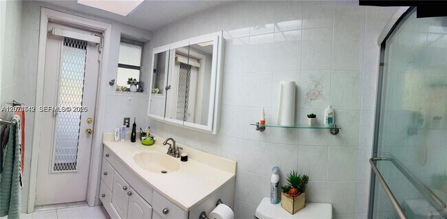 Foto del edificio - 1230 NW 74th Ave