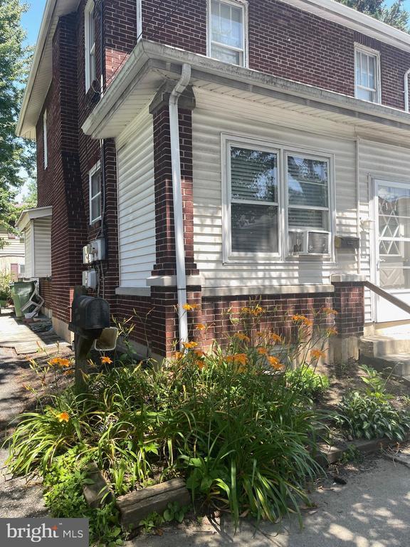Primary Photo - 425 7TH St