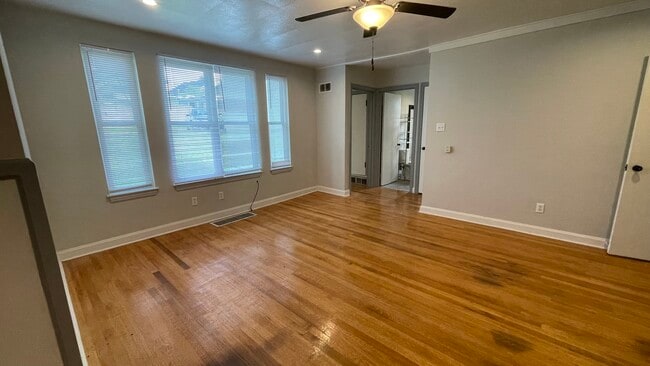 Building Photo - 404 Linden Cir