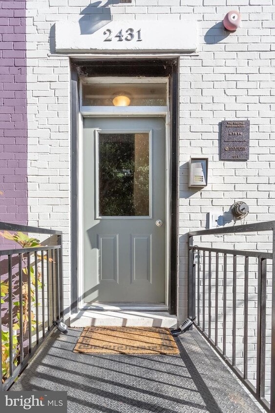 Foto principal - 2431 Ontario Rd NW