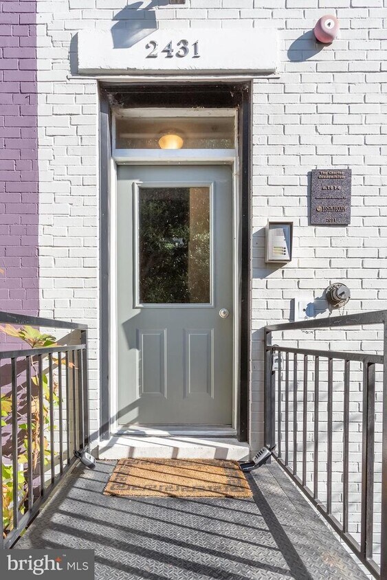Primary Photo - 2431 Ontario Rd NW
