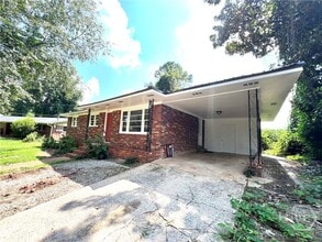 Building Photo - 133 Pineview Dr