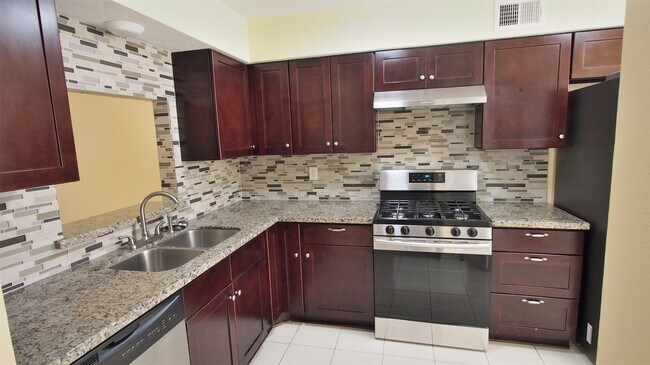 Foto del edificio - 15312 Gorham Dr