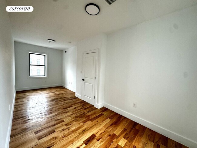Building Photo - 1846 Park Pl
