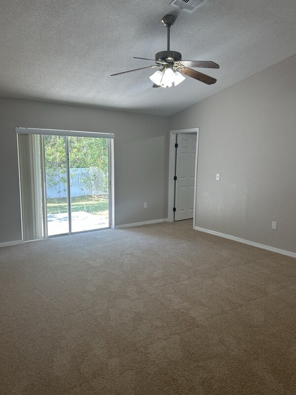 Foto del edificio - 165 Kings Pond Ave