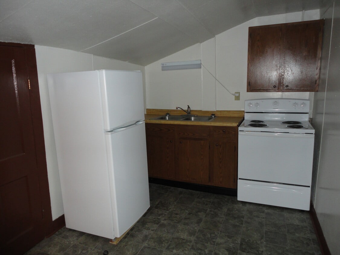 Kitchen - 604 9th St N