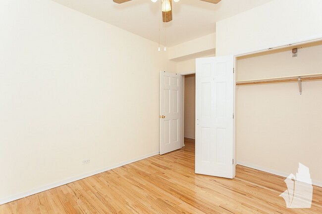 Foto del edificio - 2320 N Southport Ave