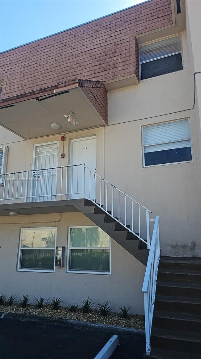 Foto del edificio - 1560 W 46th St