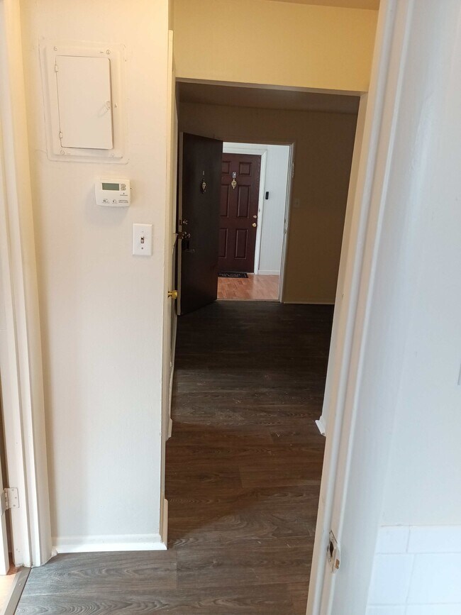 Foto del edificio - 1545 W Main St