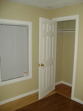 Building Photo - 451 SW Cedar St