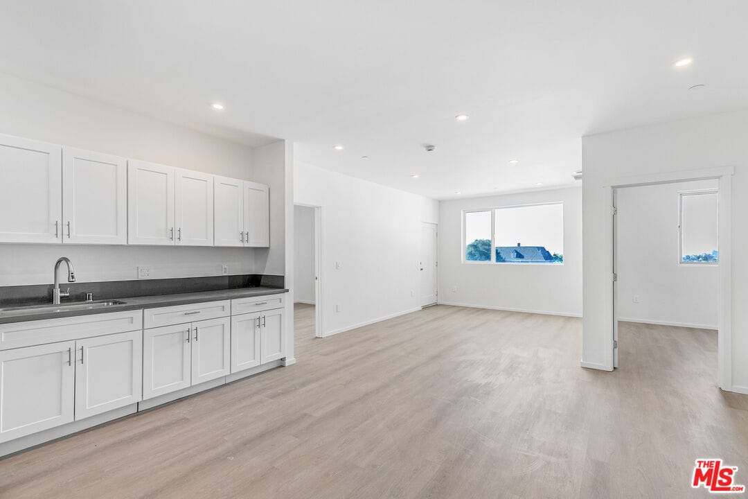 Primary Photo - 1227 N Berendo St